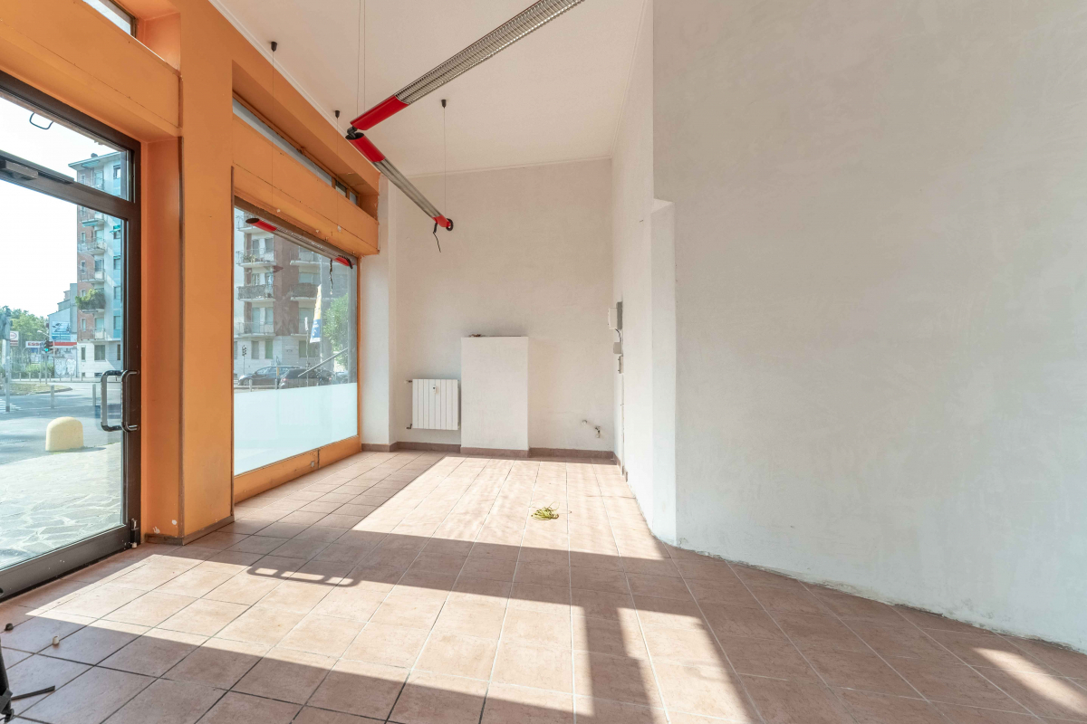 Negozio  Viale Cassala 45